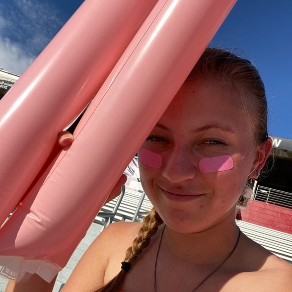 Meet your Posher, Heidi - Picture 5 of 7